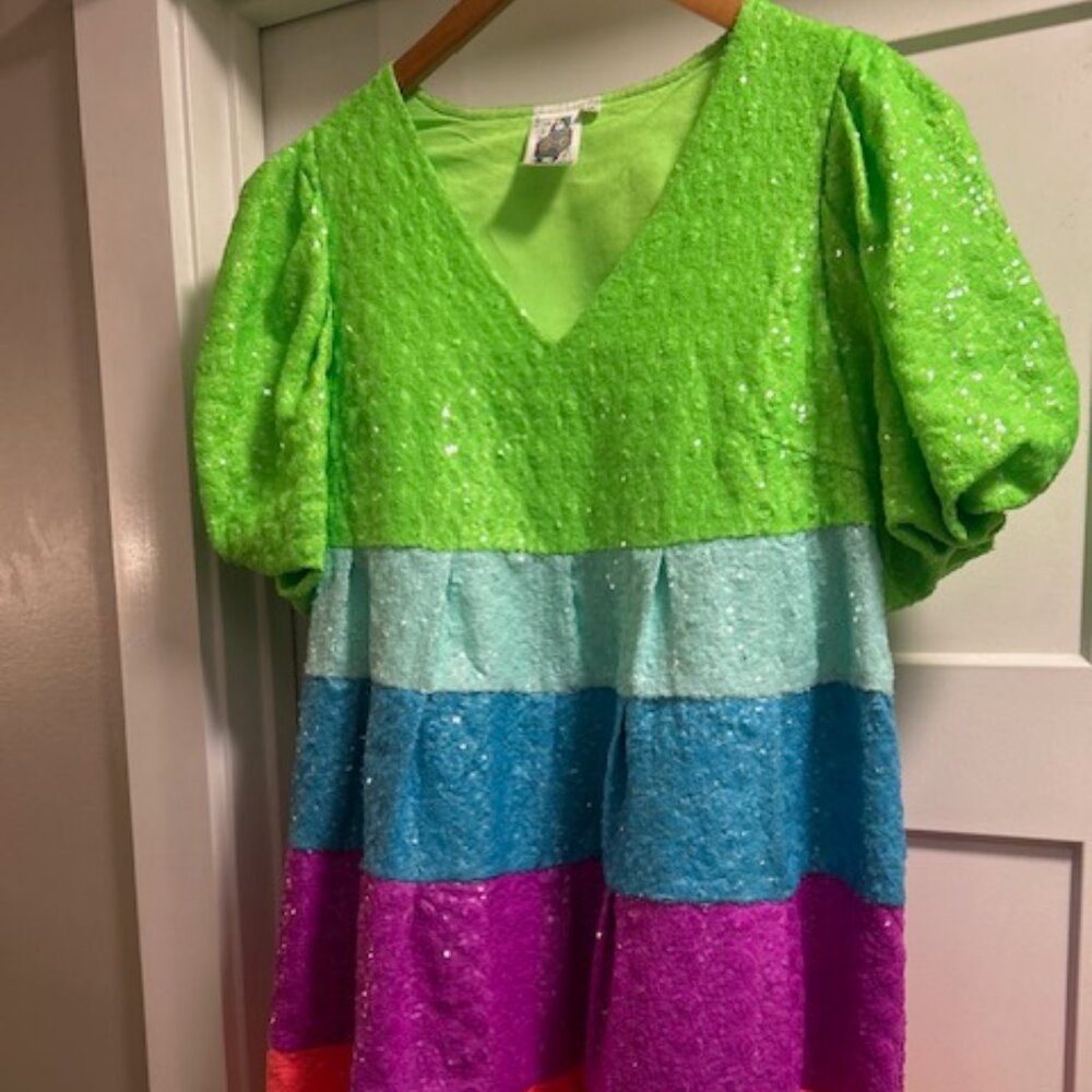QUEEN OF SPARKLES EUC SEQUIN DRESS